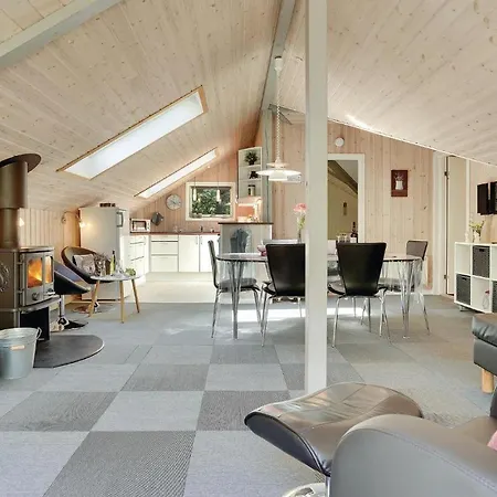 Three-bedroom Holiday In * Blåvand