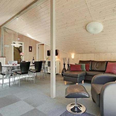 Three-bedroom Holiday In Blavand