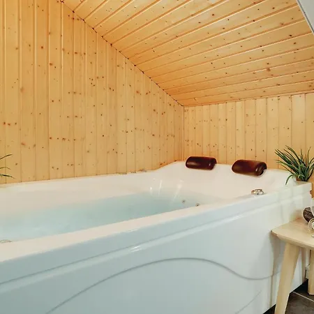 Holiday home Three-bedroom Holiday In