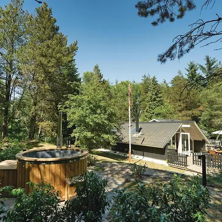Three-bedroom Holiday In Blåvand