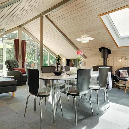 Holiday home Three-bedroom Holiday In