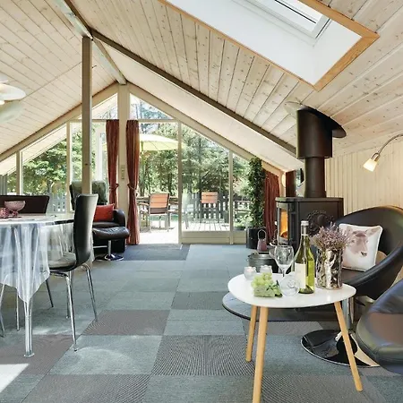 Holiday home Three-bedroom Holiday In